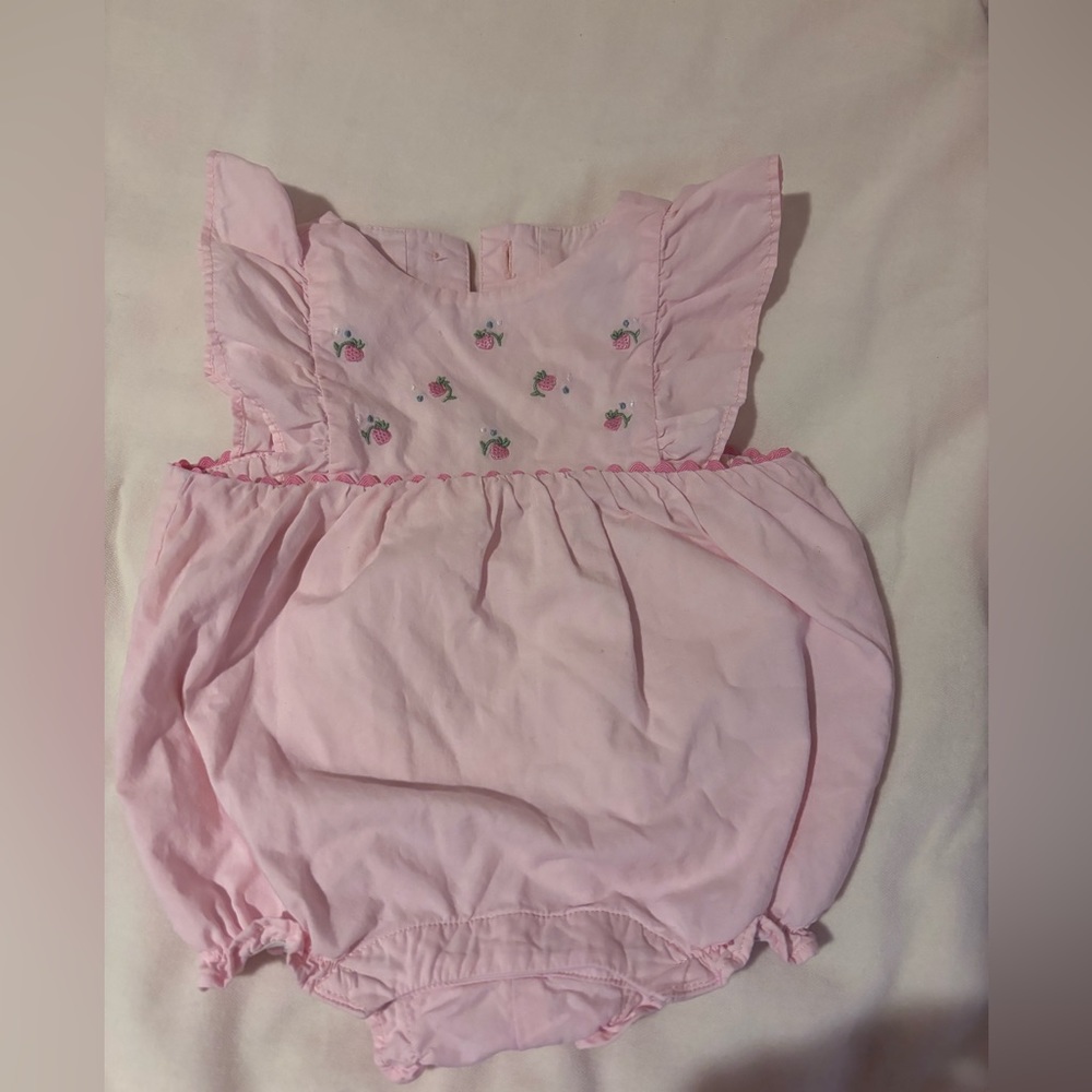 Like new used only two times. Pink 0/3 Jaine and Jack romper